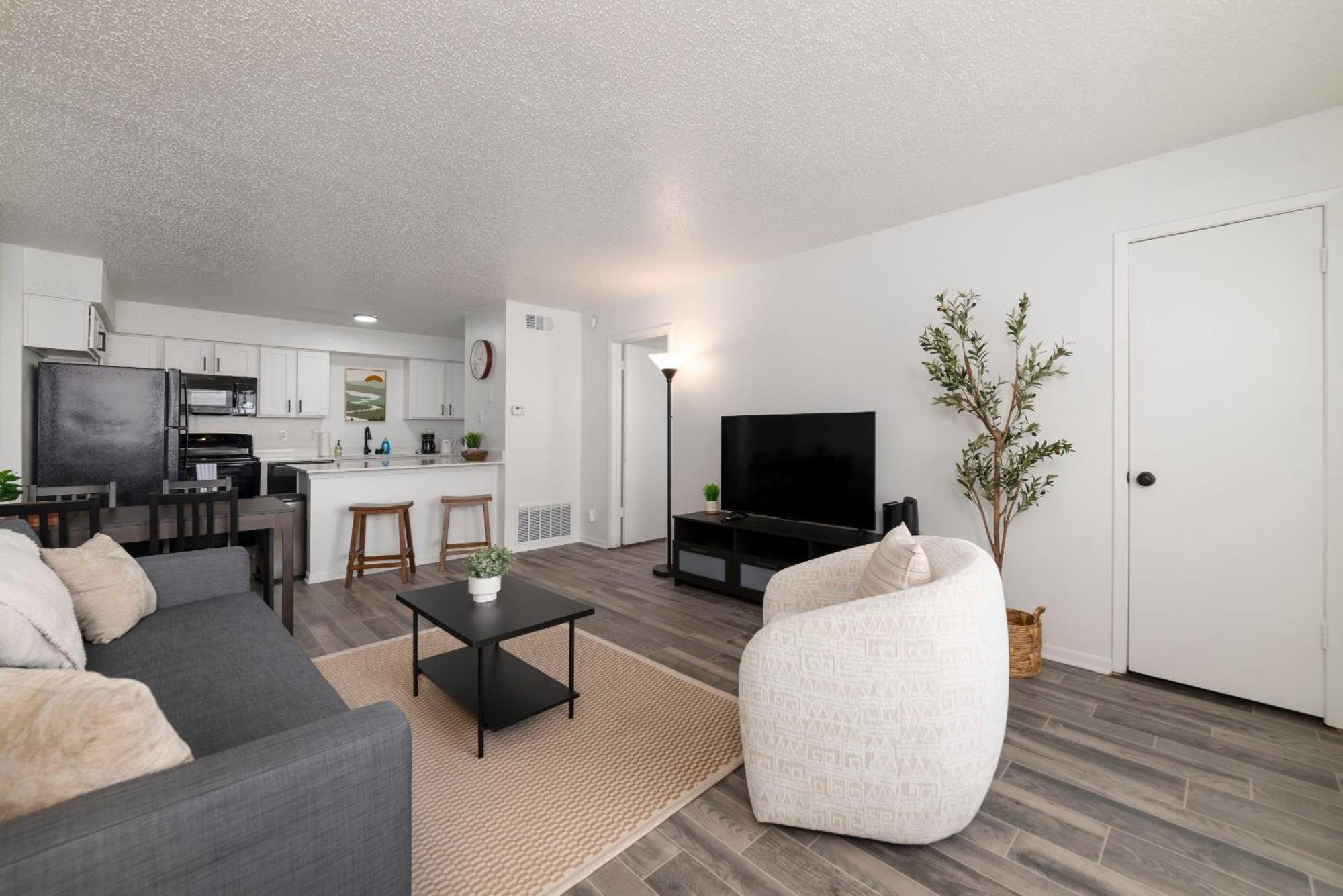 Comfortable 2br - Pool Near Major Attractions *