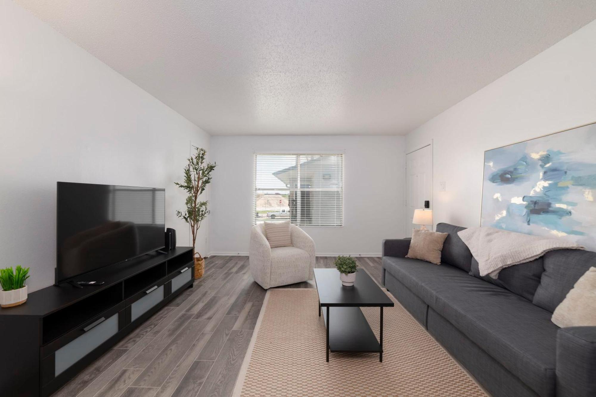 Apartment Comfortable 2br - Pool Near Major Attractions