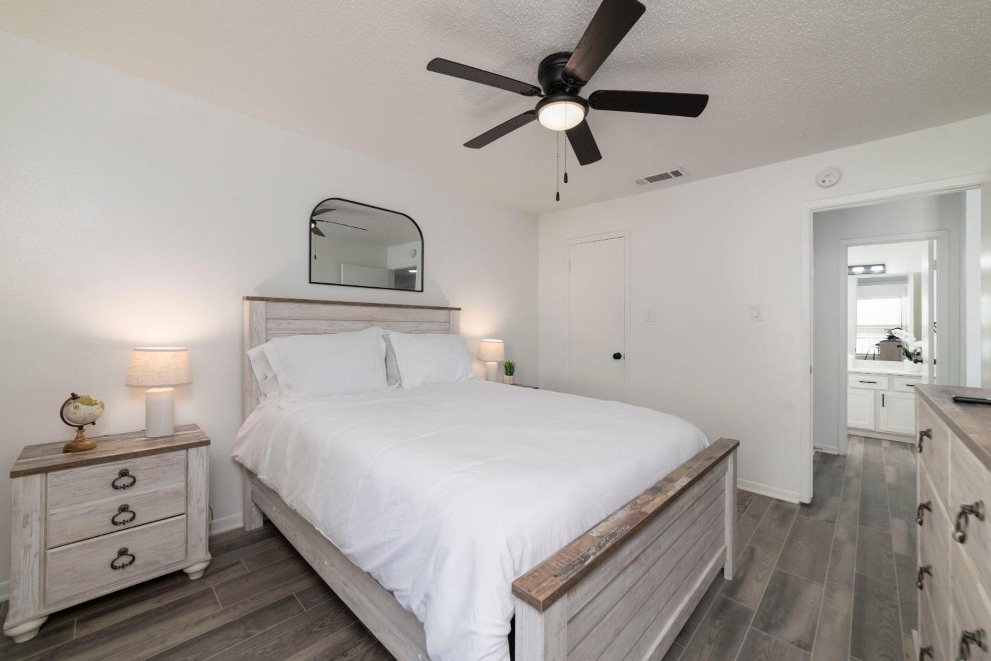 Apartment Comfortable 2br - Pool Near Major Attractions
