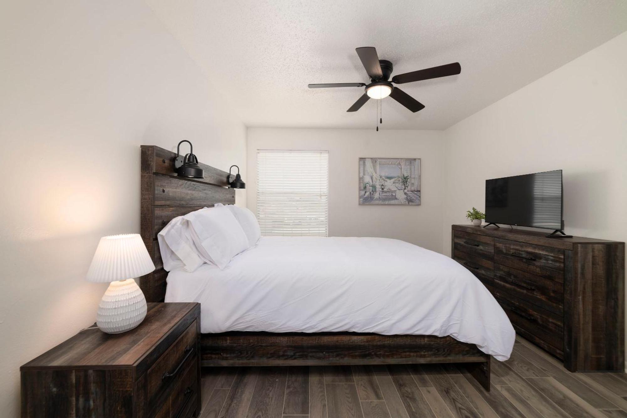 Comfortable 2br - Pool Near Major Attractions